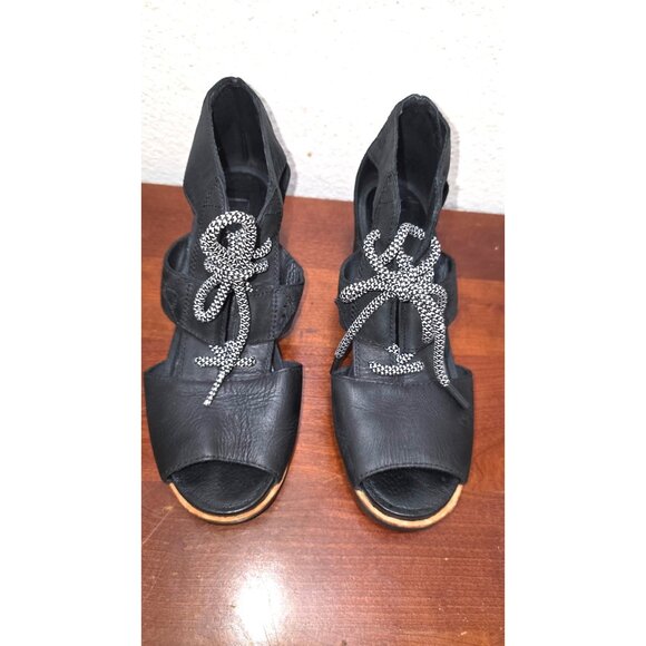 Sorel Joanie Women's Black Leather Lace-Up Wedge Sandals Size 8.5 - Picture 2 of 7